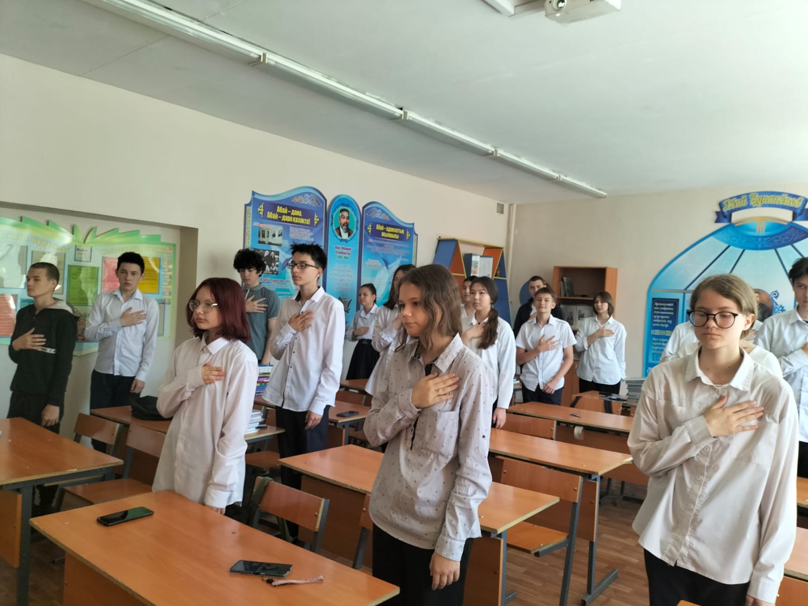 В рамках Единого классного часа "Білімім-Отаныма! "  было проведено мероприятие  в 8 "Б"  классе