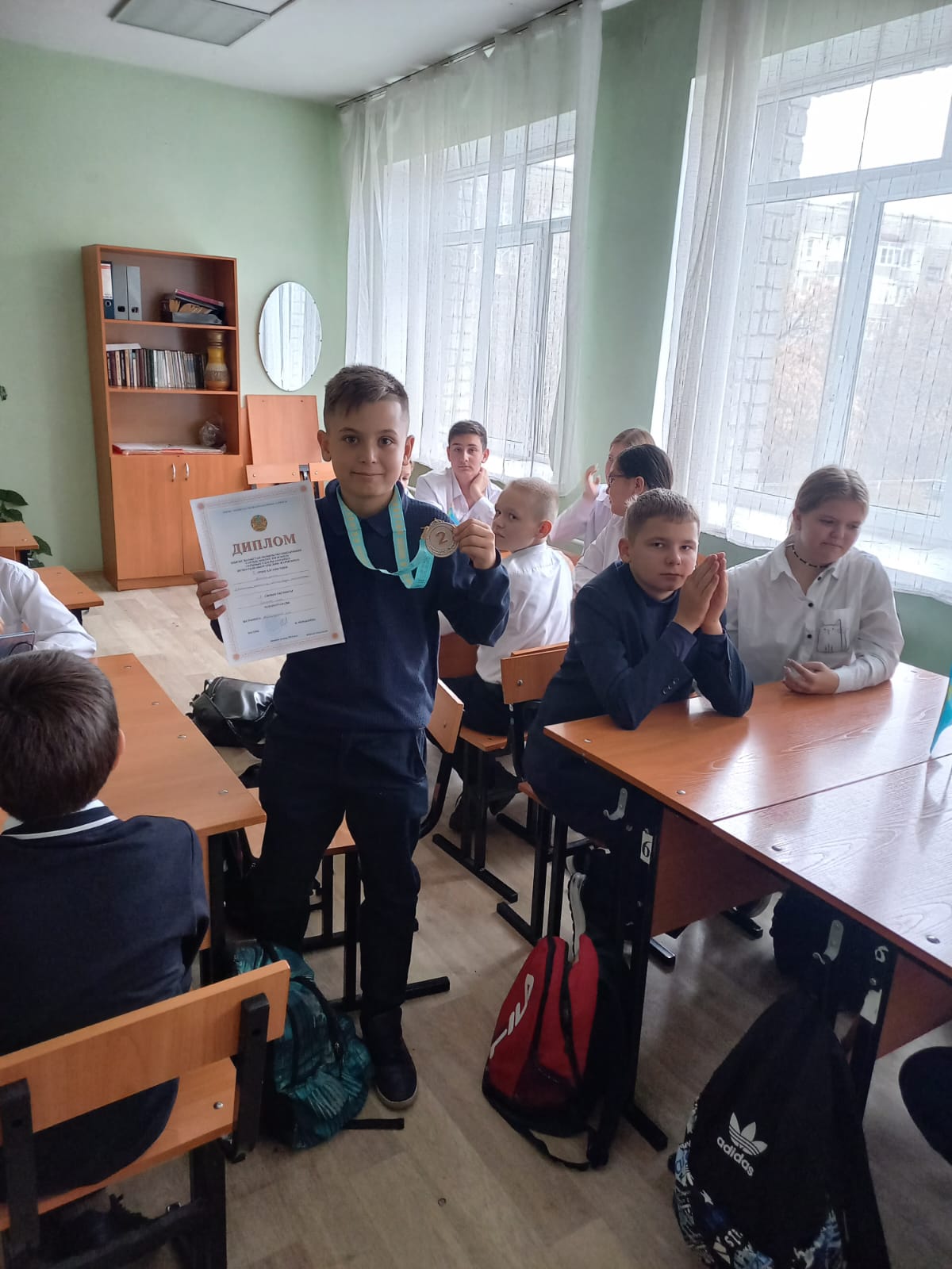 В 7 б прошёл кл.час, посвящённый Дню Республики Казахстан
