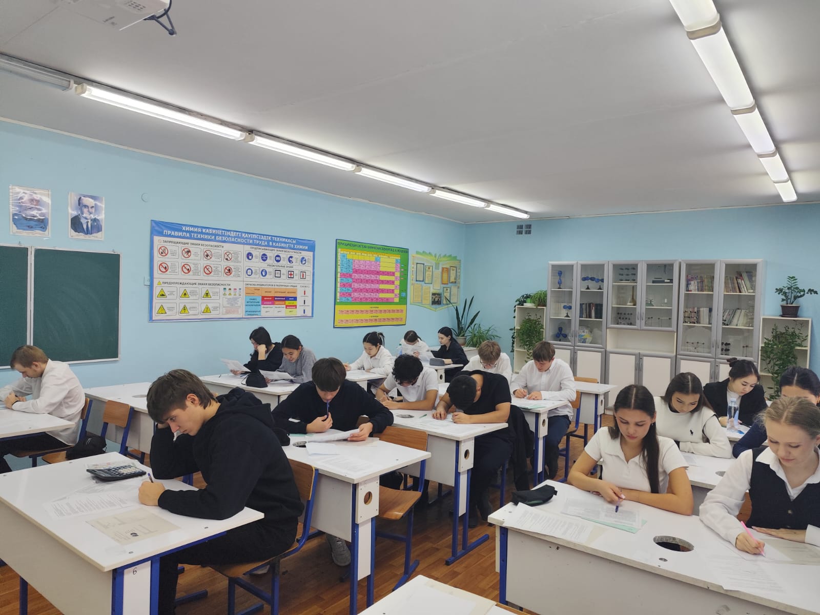 КГУ "ШЦДО N19" состоялся очередной этап Единого Национального Тестирования (ЕНТ) среди учащихся 11-х классов
